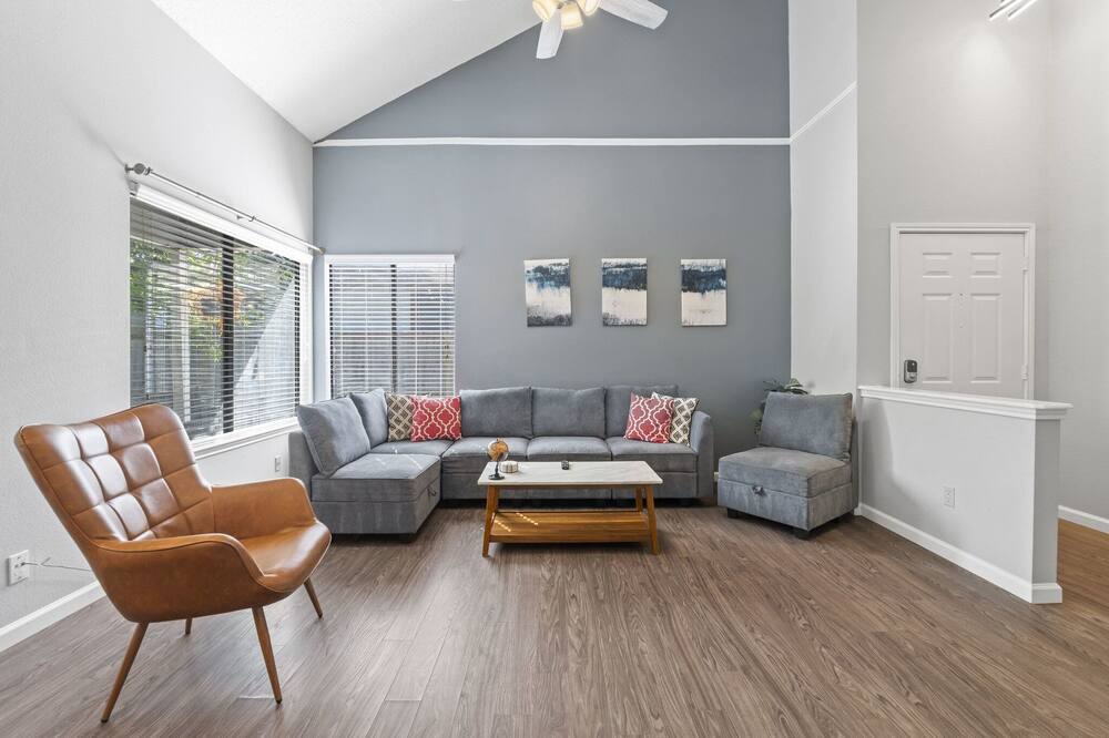 Photo of Livingroom in Wells Branch