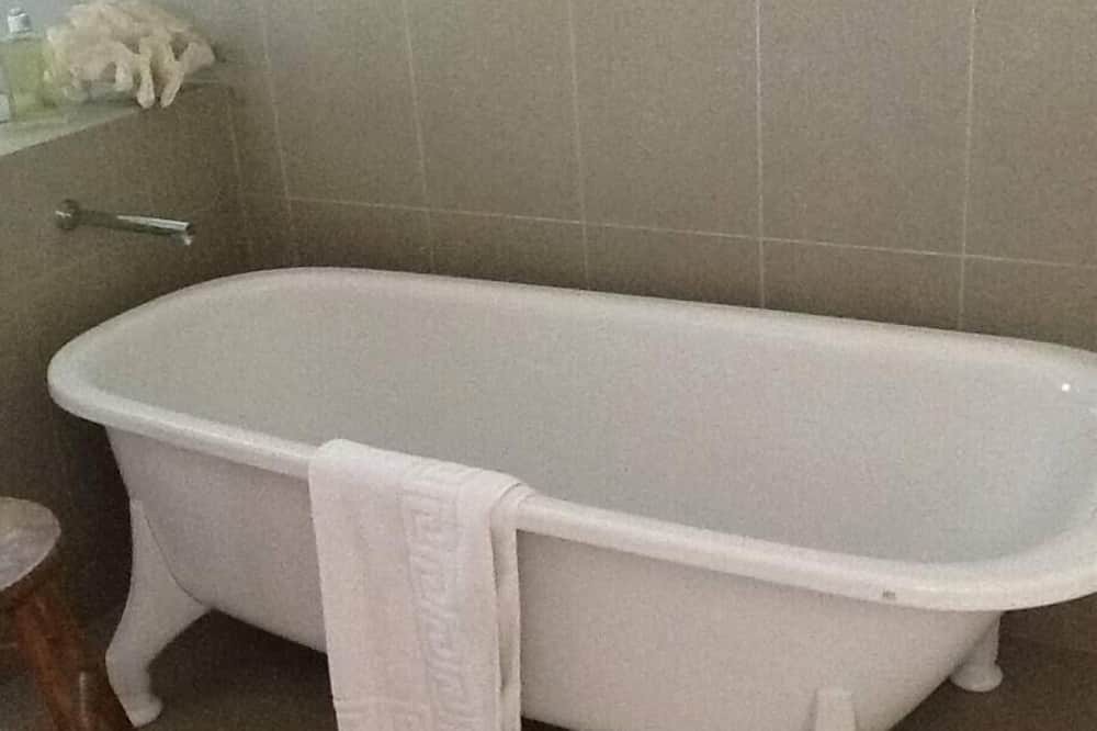 Photo of Bathroom in Booroobin