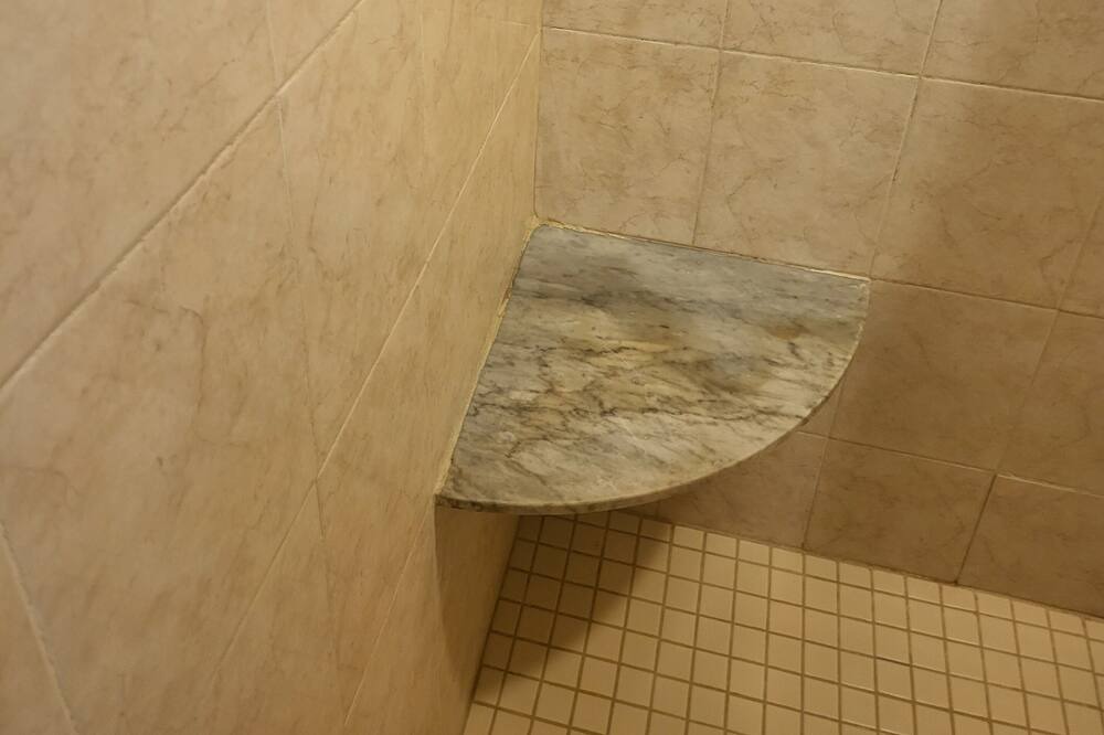 Photo of Bathroom in Temple Crest