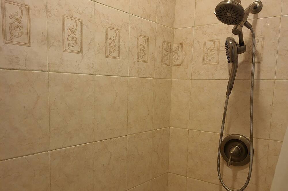 Photo of Bathroom in Temple Crest