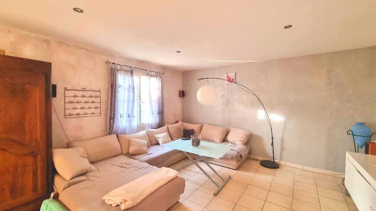 Photo of Livingroom in Saint-Julien-en-Saint-Alban