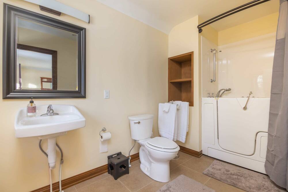 Photo of Bathroom in Des Moines