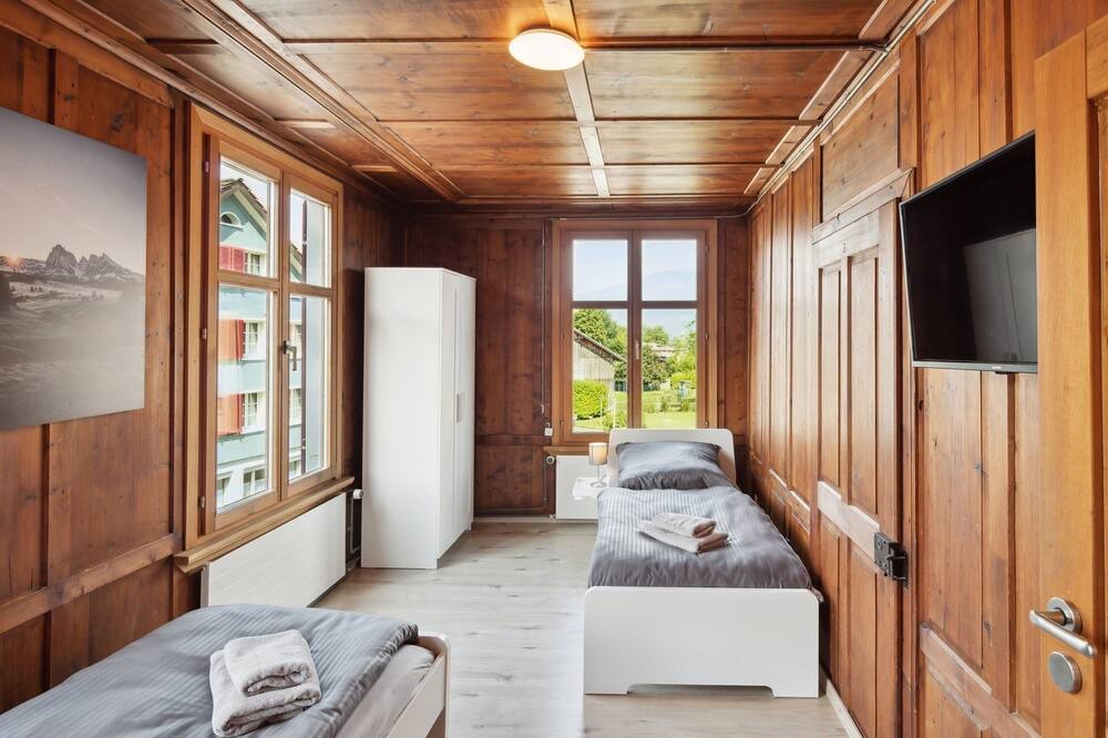 Photo of Bedroom in Grabs
