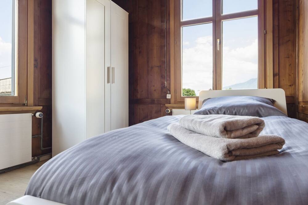 Photo of Bedroom in Grabs