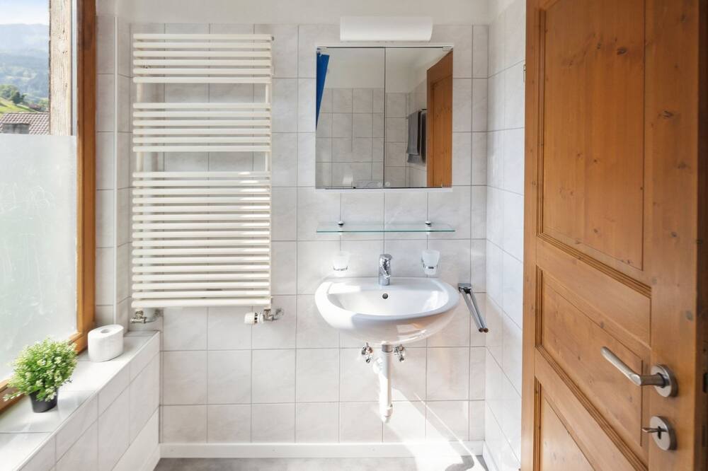 Photo of Bathroom in Grabs