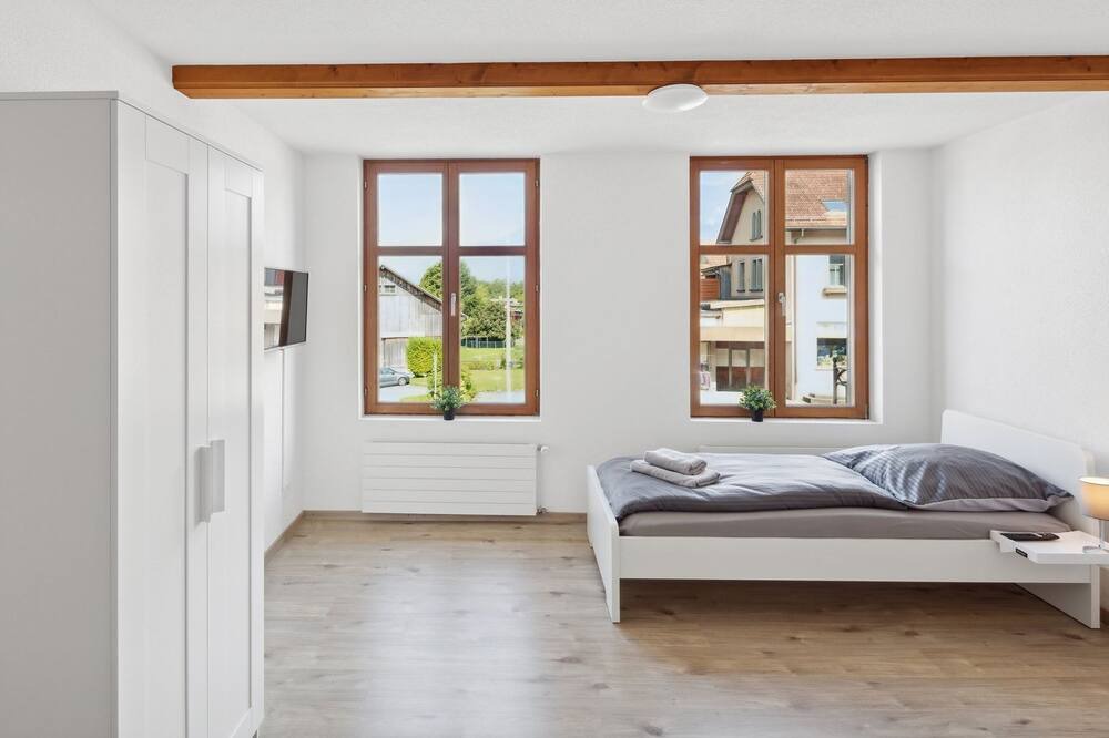 Photo of Bedroom in Grabs