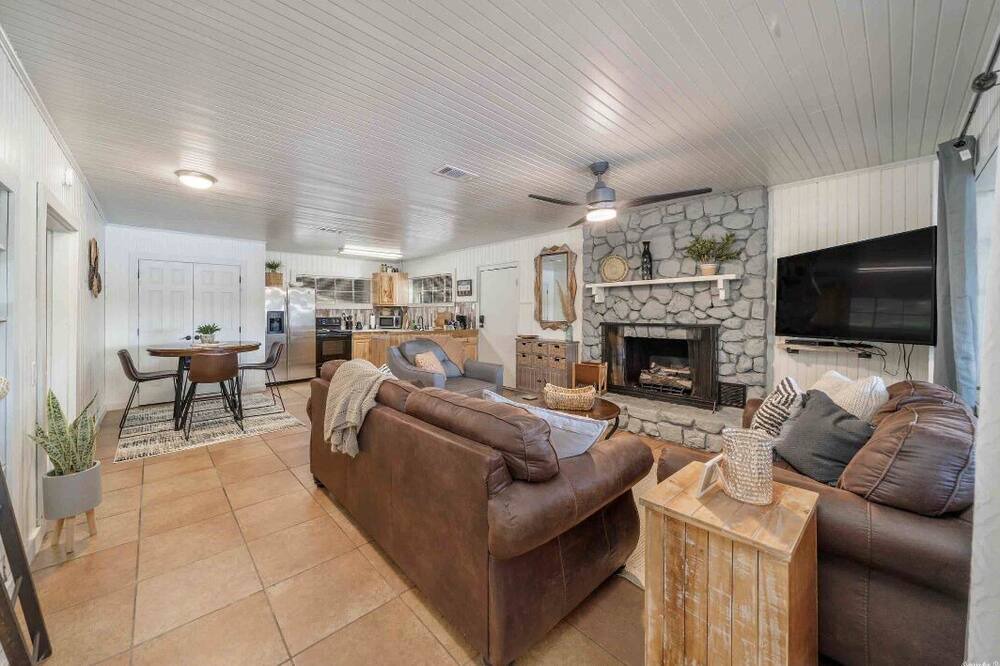 Photo of Livingroom in Mid America