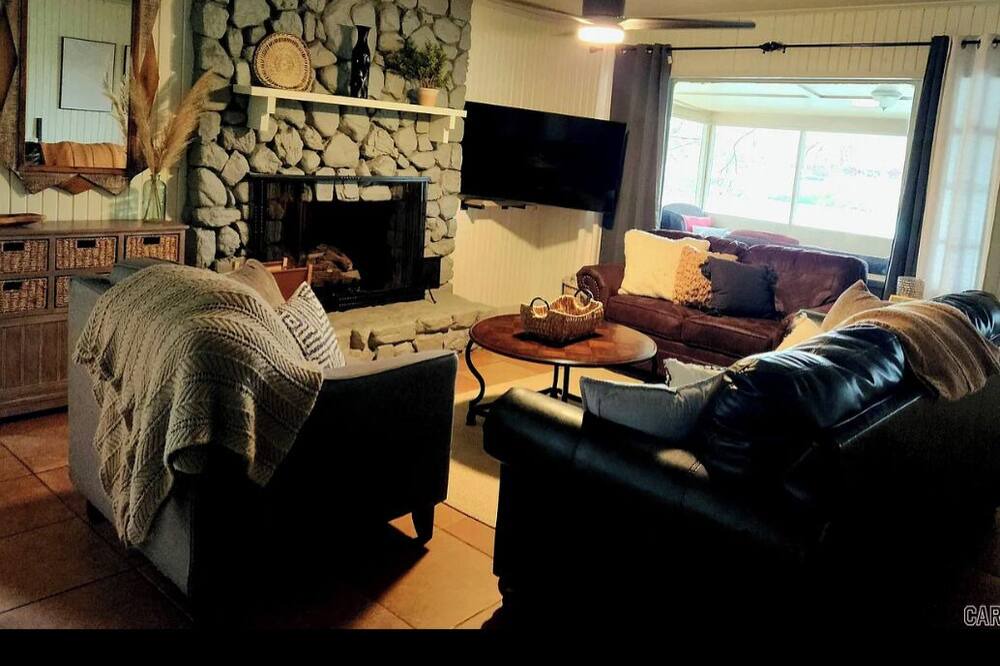 Photo of Livingroom in Mid America
