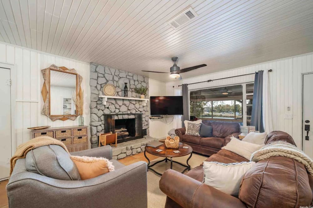 Photo of Livingroom in Mid America