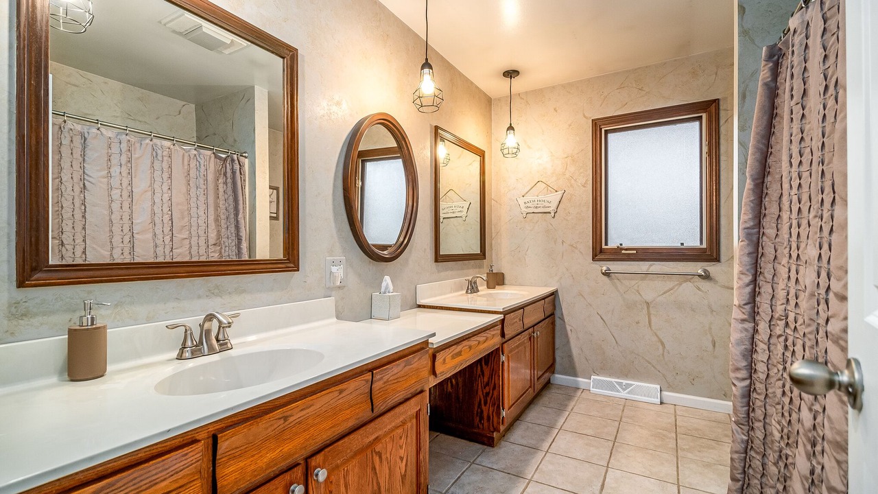 Photo of Others in Elgin