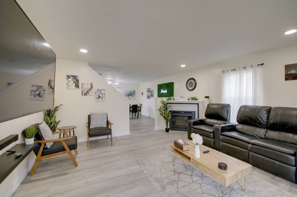 Photo of Livingroom in Acton