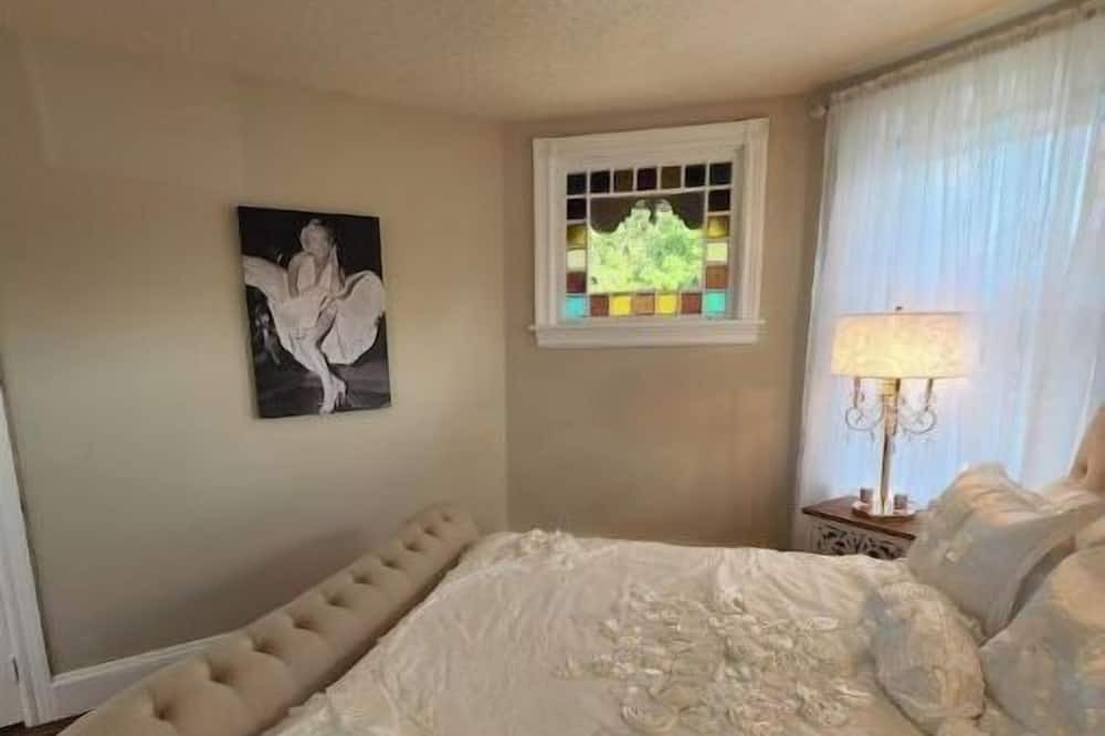 Photo of Bedroom in Langhorne