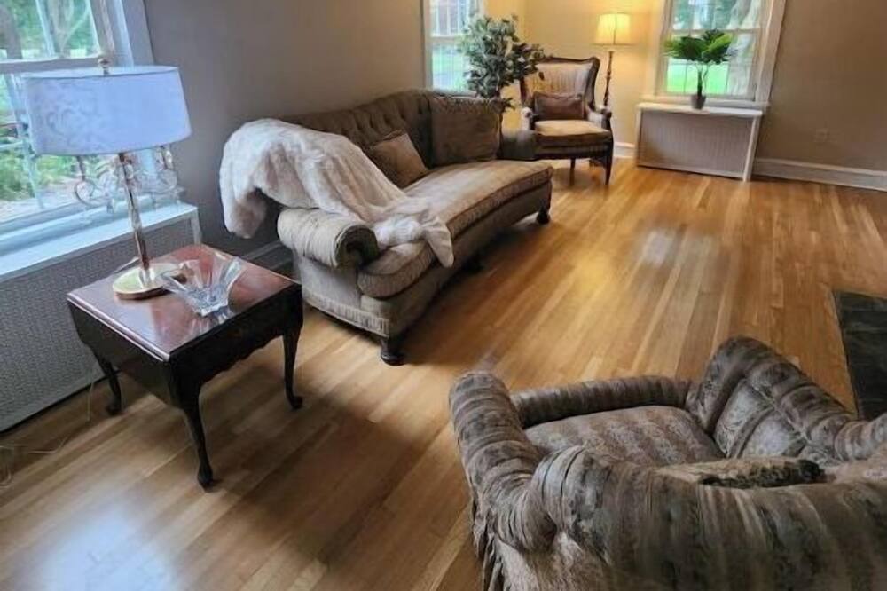 Photo of Livingroom in Langhorne