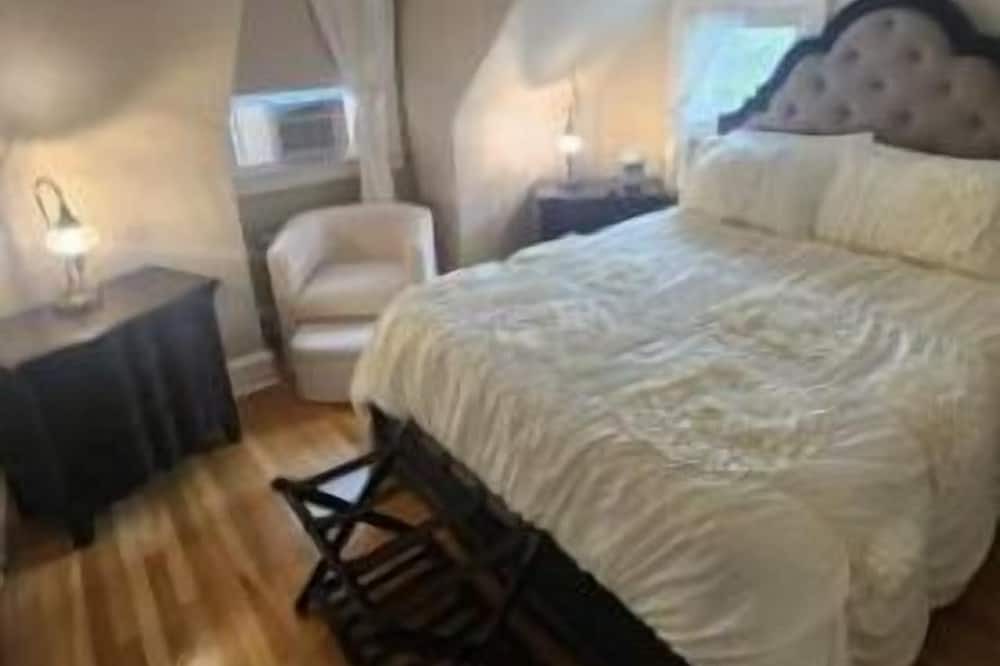 Photo of Bedroom in Langhorne