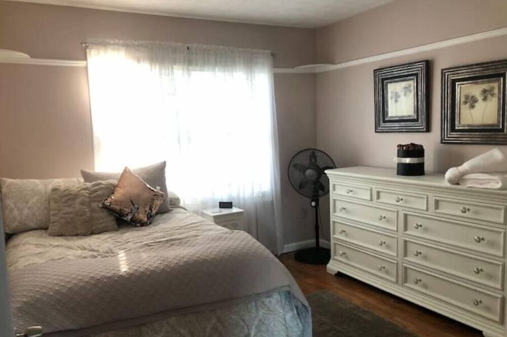 Photo of Bedroom in Gates-North Gates