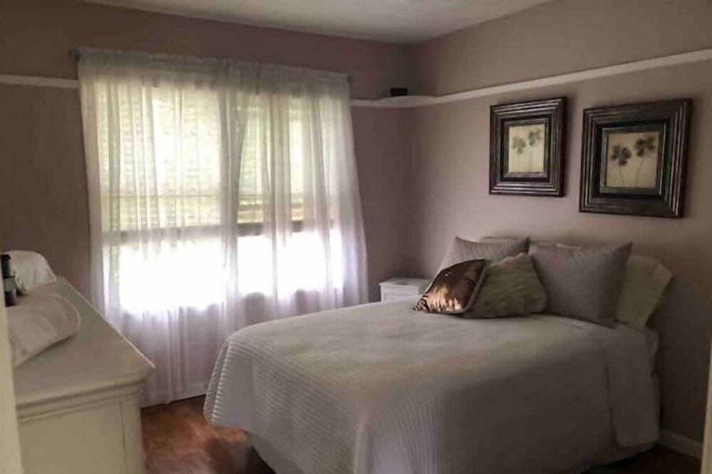 Photo of Bedroom in Gates-North Gates