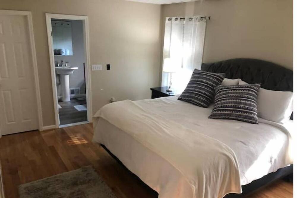 Photo of Bedroom in Gates-North Gates