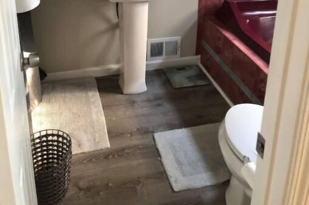 Photo of Bathroom in Gates-North Gates