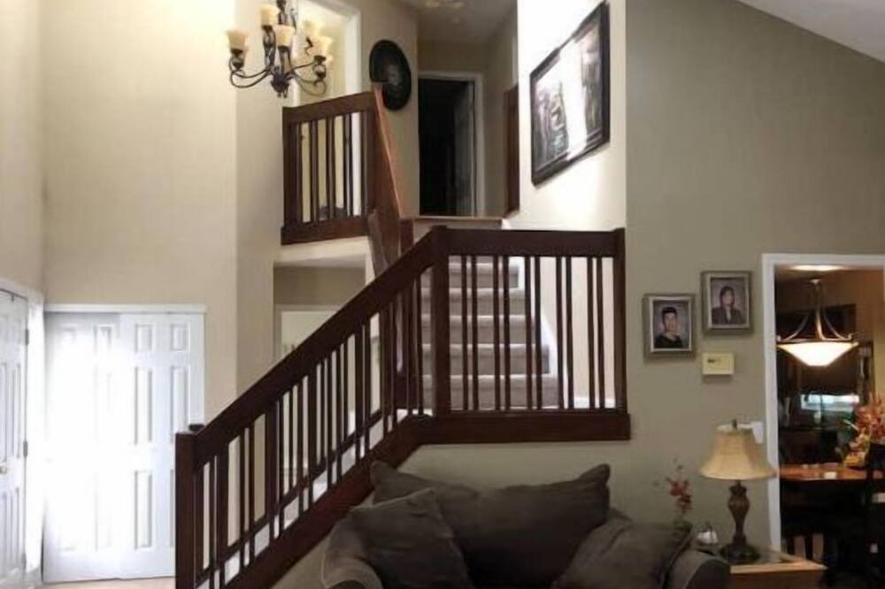Photo of Livingroom in Gates-North Gates