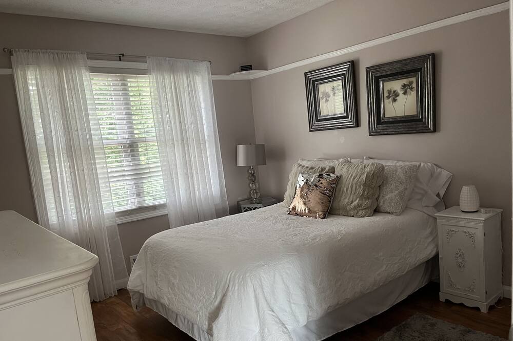 Photo of Bedroom in Gates-North Gates
