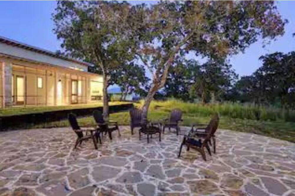 Photo of Patio Balcony in Carmine