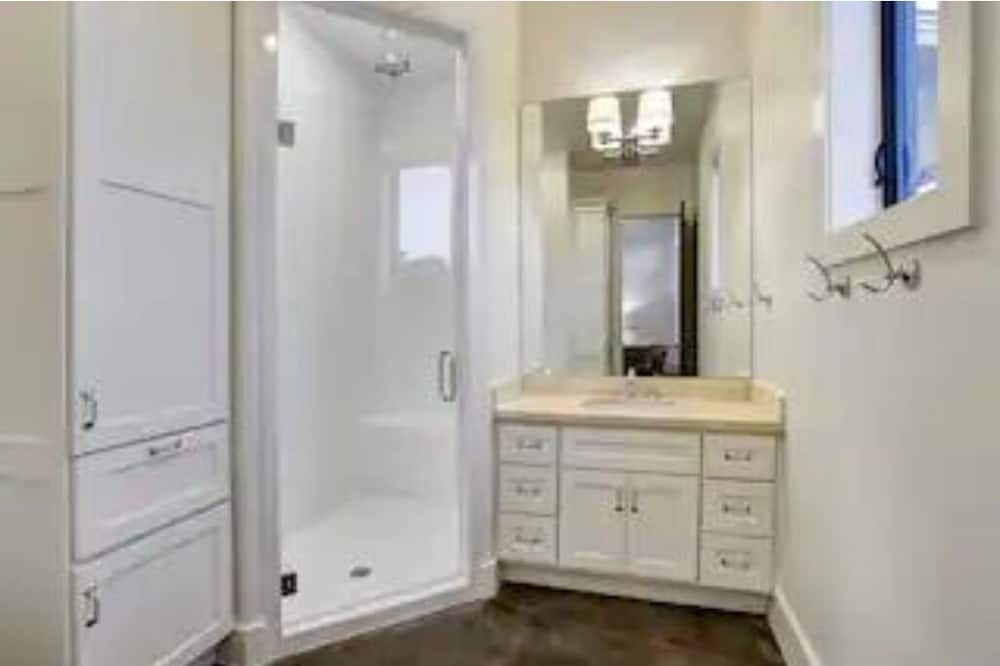 Photo of Bathroom in Carmine