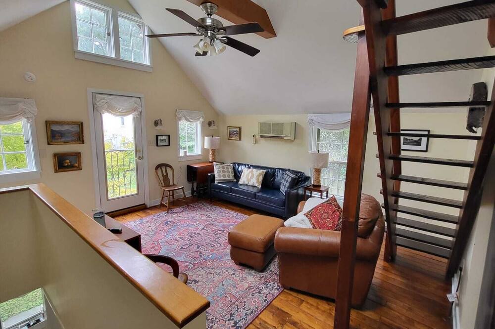 Photo of Livingroom in Chestertown