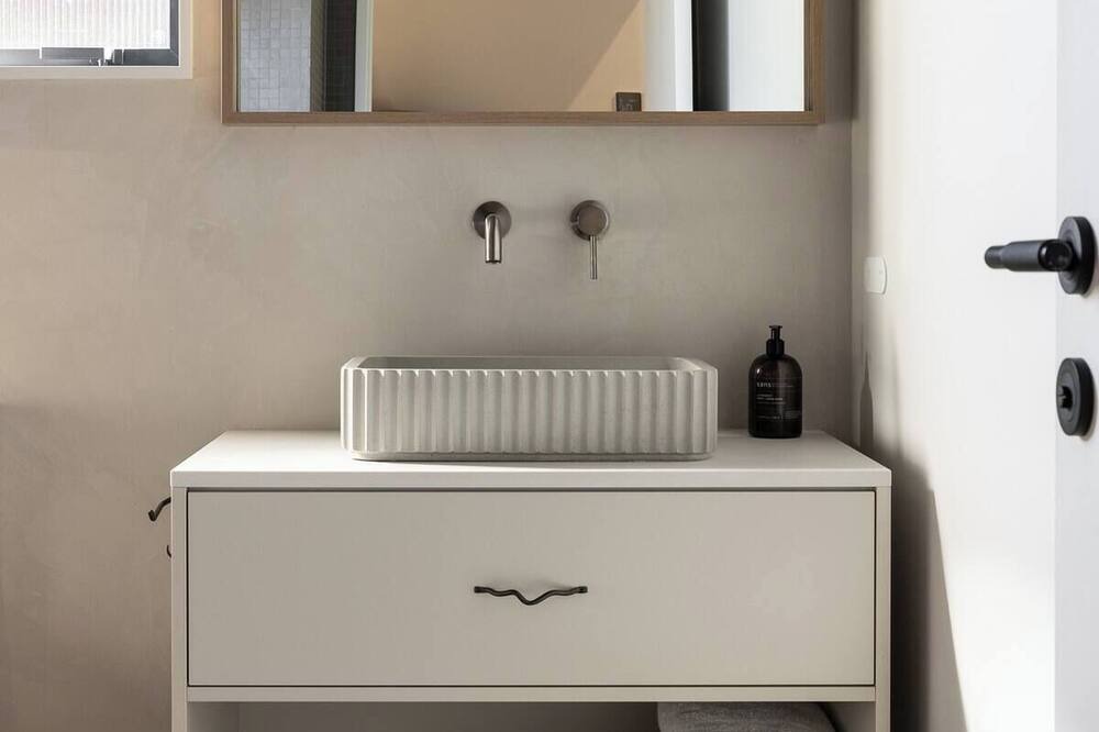 Photo of Bathroom in Poike