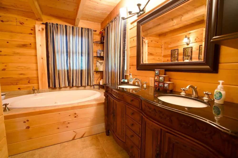 Photo of Bathroom in Spencer