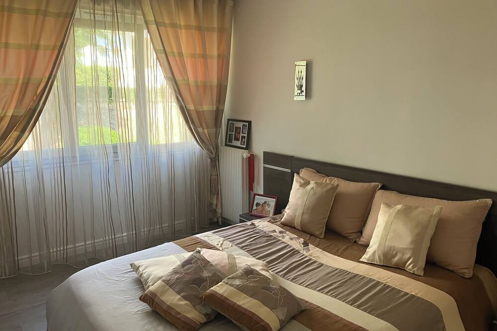 Photo of Bedroom in Maisons-Laffitte