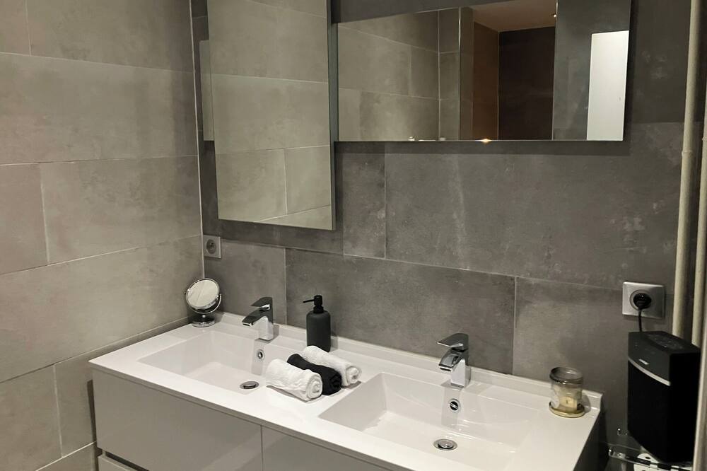 Photo of Bathroom in Maisons-Laffitte
