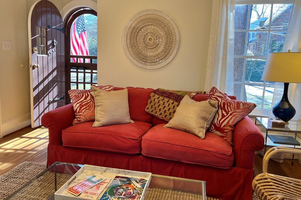 Photo of Livingroom in Downtown