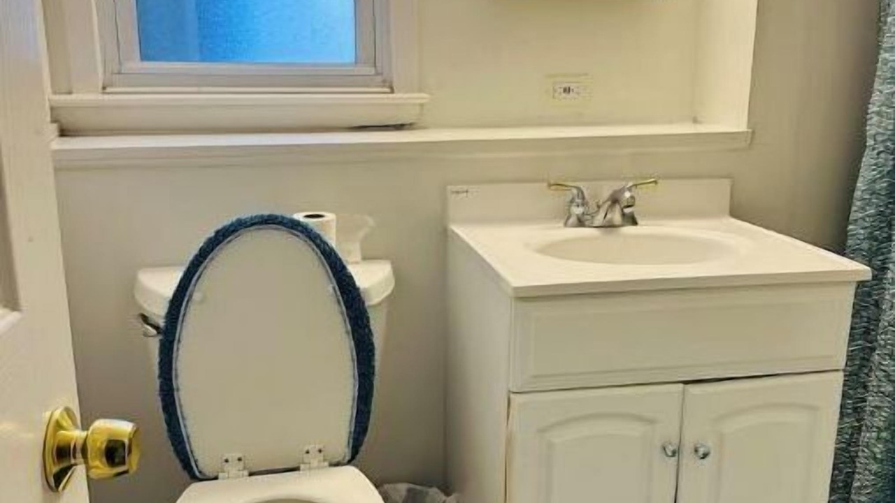 Photo of Bathroom in Newark