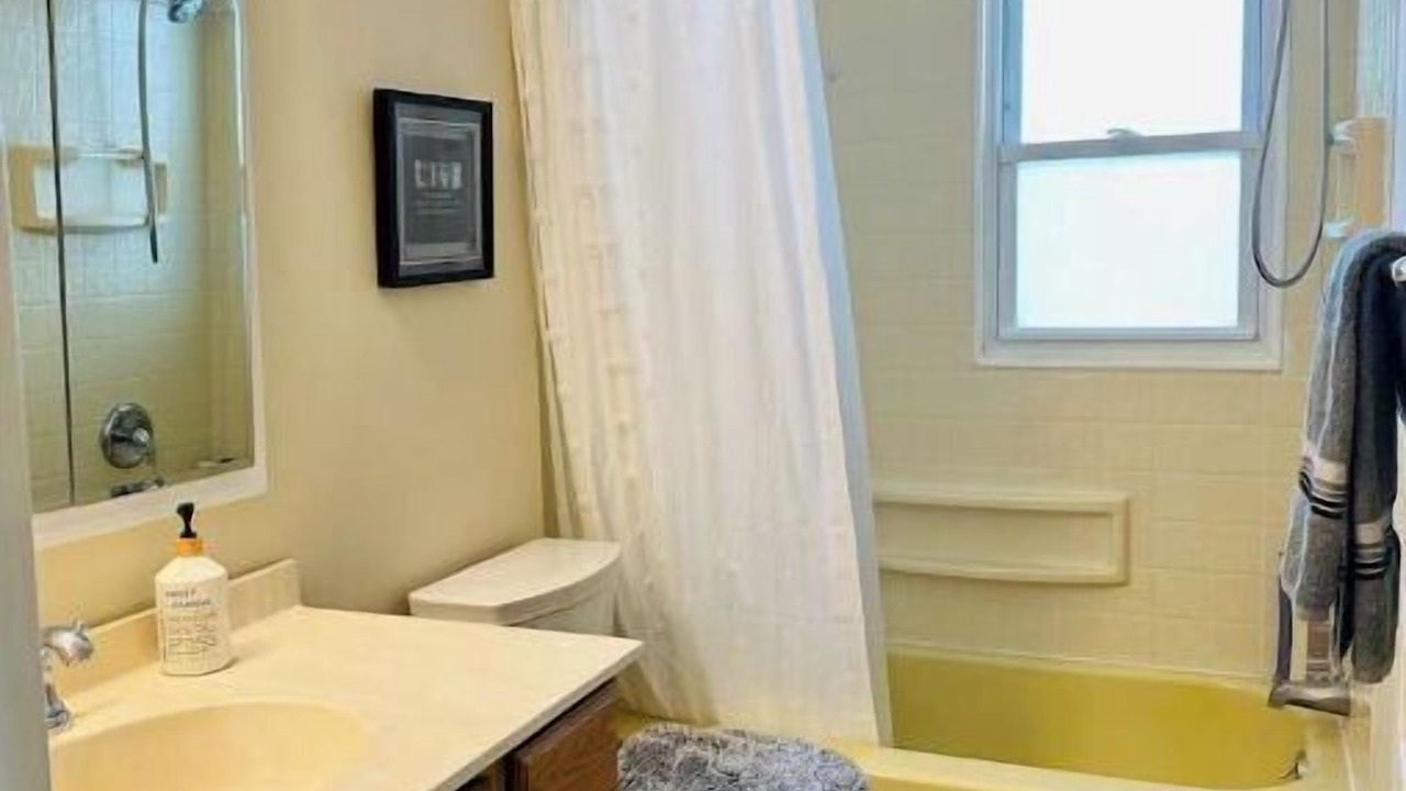 Photo of Bathroom in Newark