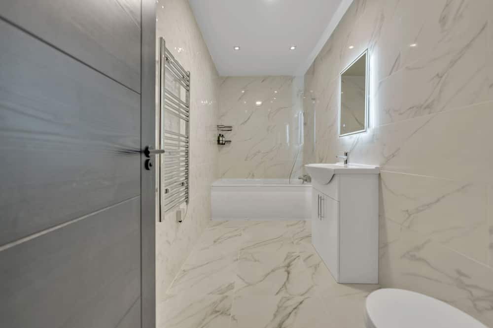 Photo of Bathroom in Elthorne