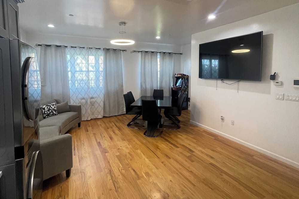 Photo of Others in Williamsbridge