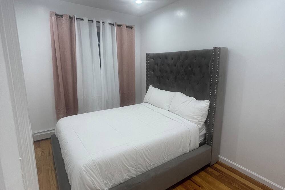 Photo of Bedroom in Williamsbridge