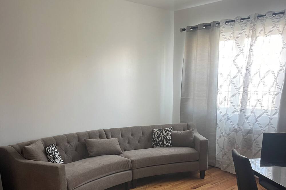 Photo of Livingroom in Williamsbridge