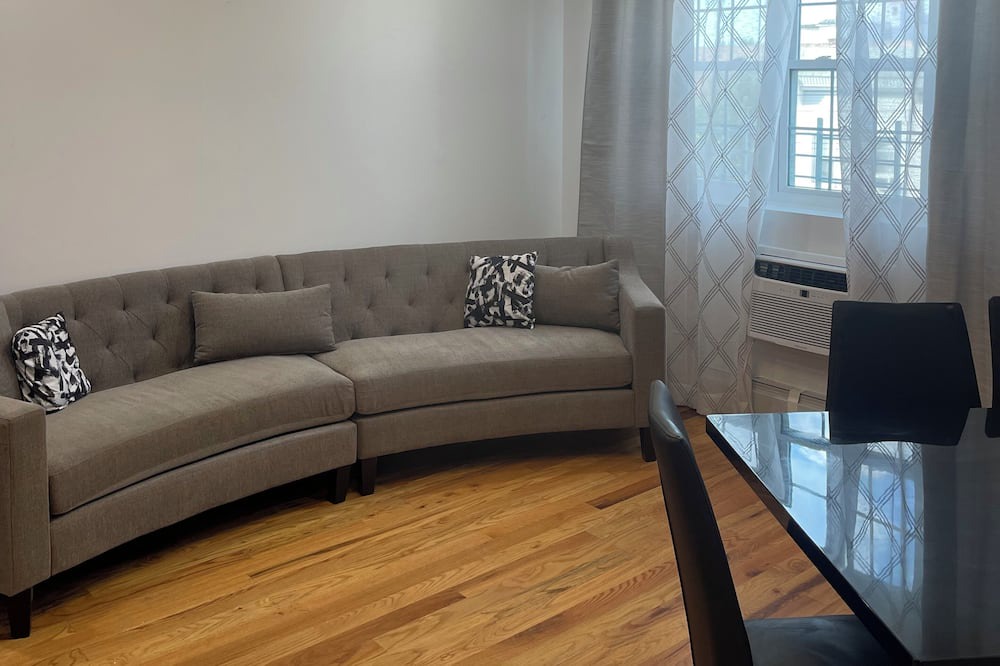 Photo of Livingroom in Williamsbridge