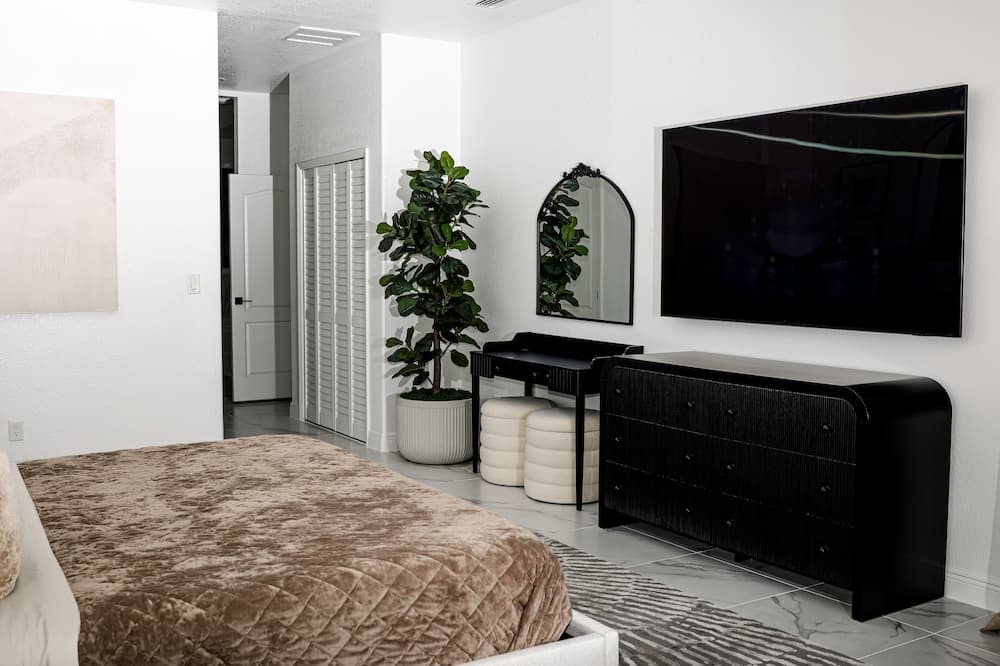 Photo of Bedroom in Englewood East