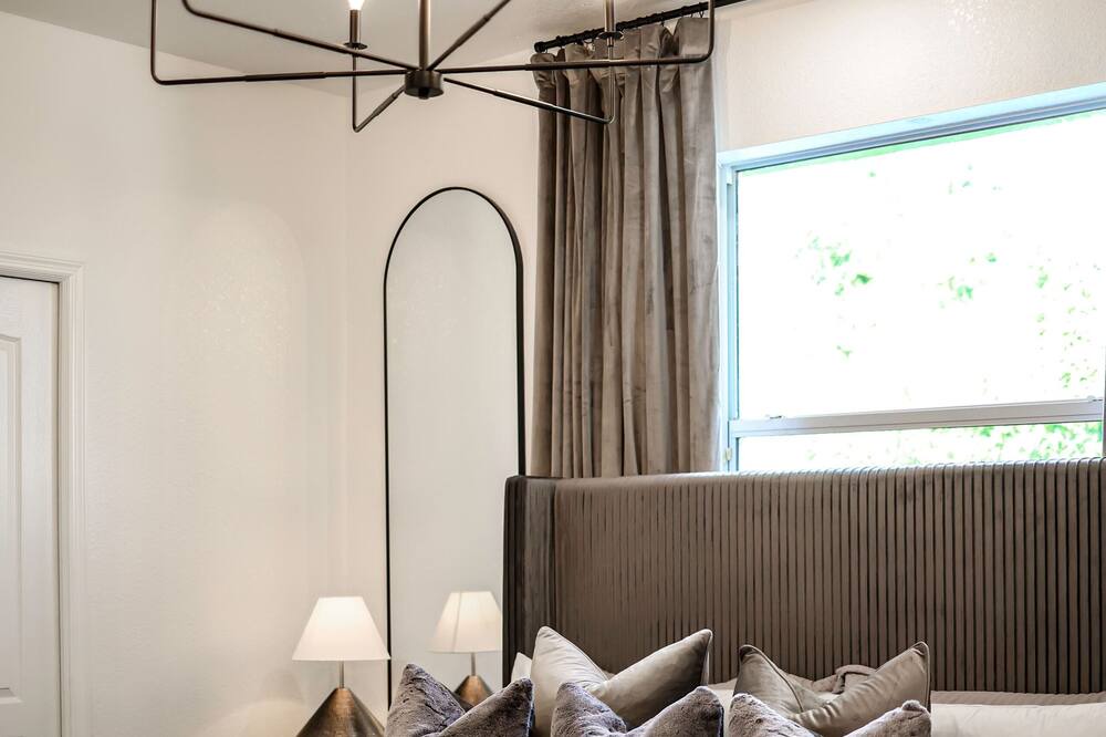 Photo of Bedroom in Englewood East
