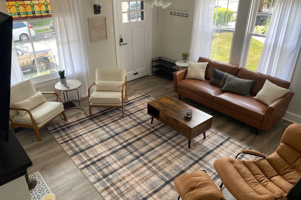 Photo of Livingroom in West Reading