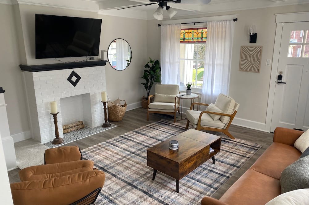 Photo of Livingroom in West Reading
