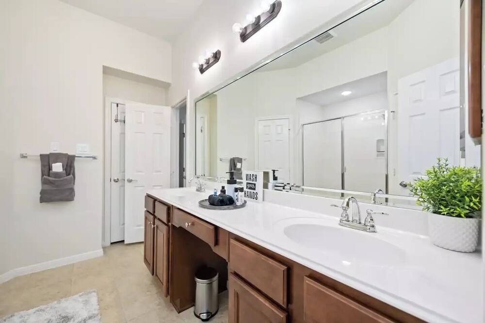 Photo of Bathroom in Manvel