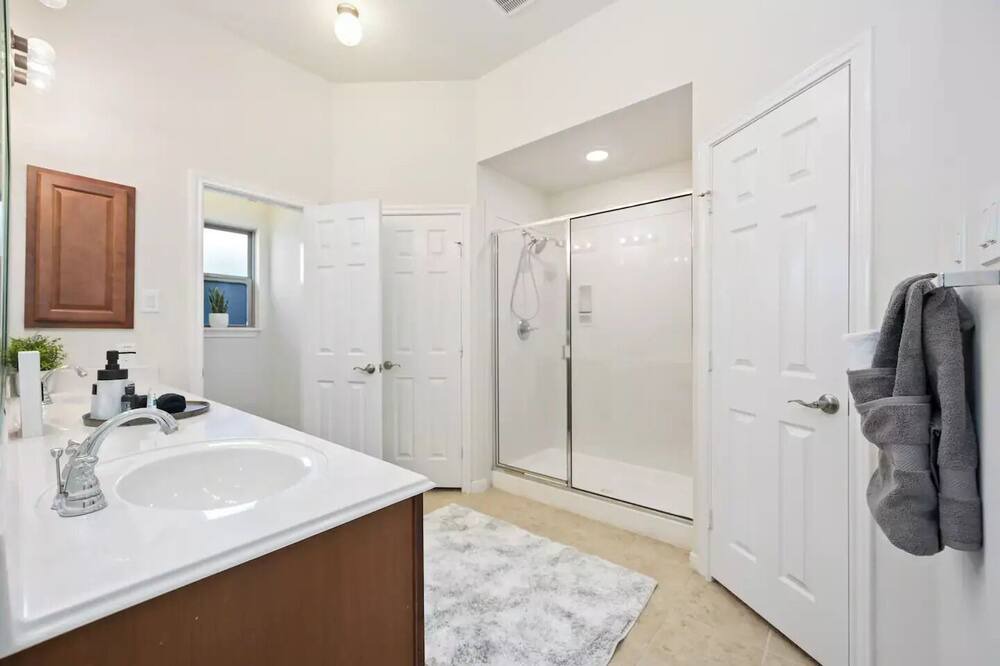 Photo of Bathroom in Manvel