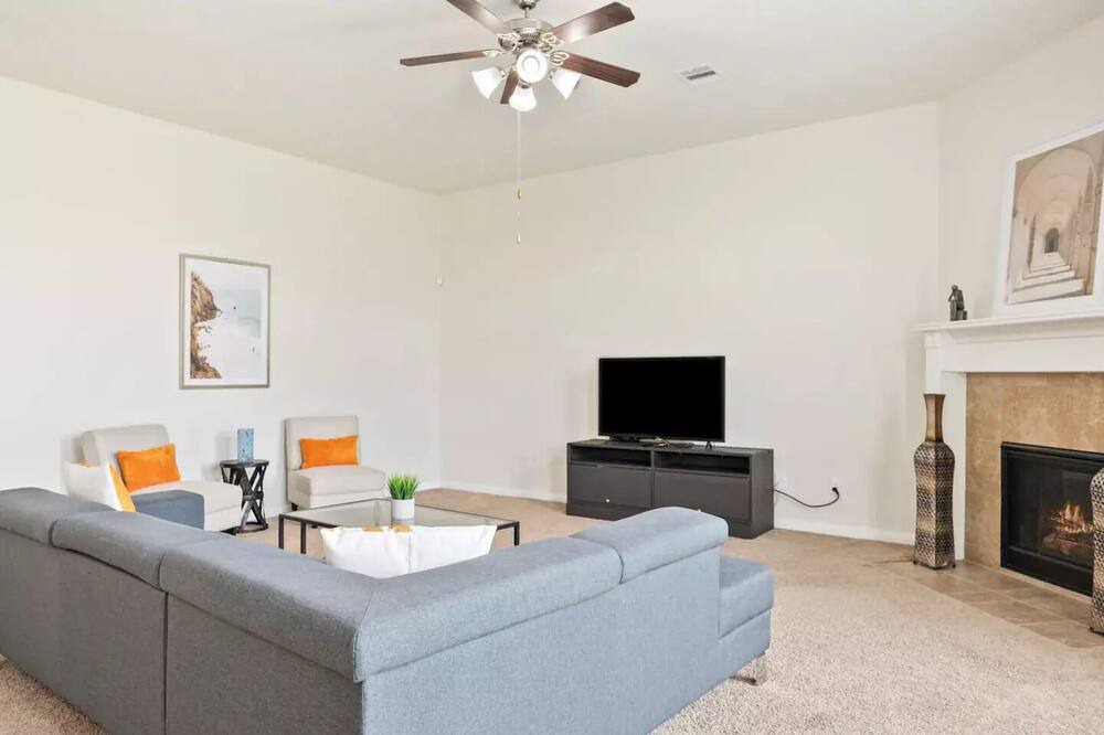 Photo of Livingroom in Manvel