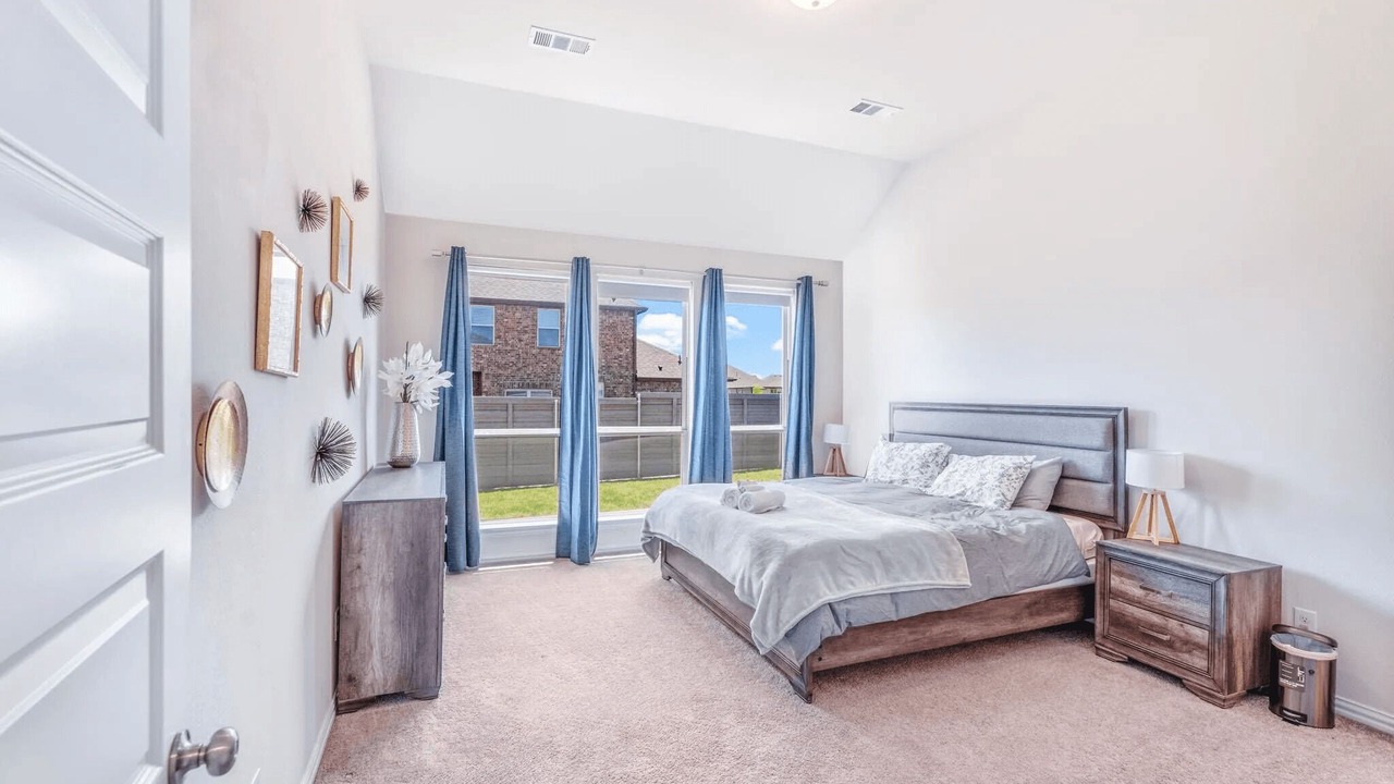Photo of Bedroom in Aubrey