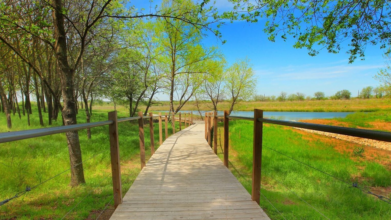 Photo of Outdoor in Aubrey