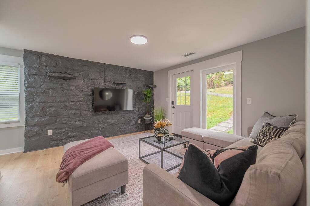 Photo of Livingroom in Blacksburg