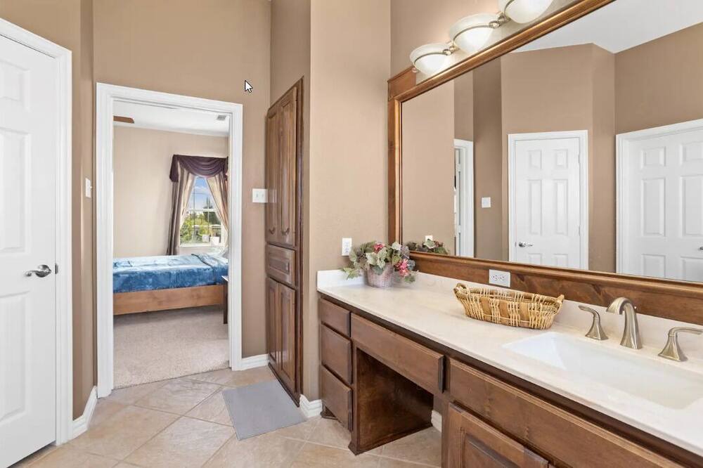 Photo of Bathroom in Fate